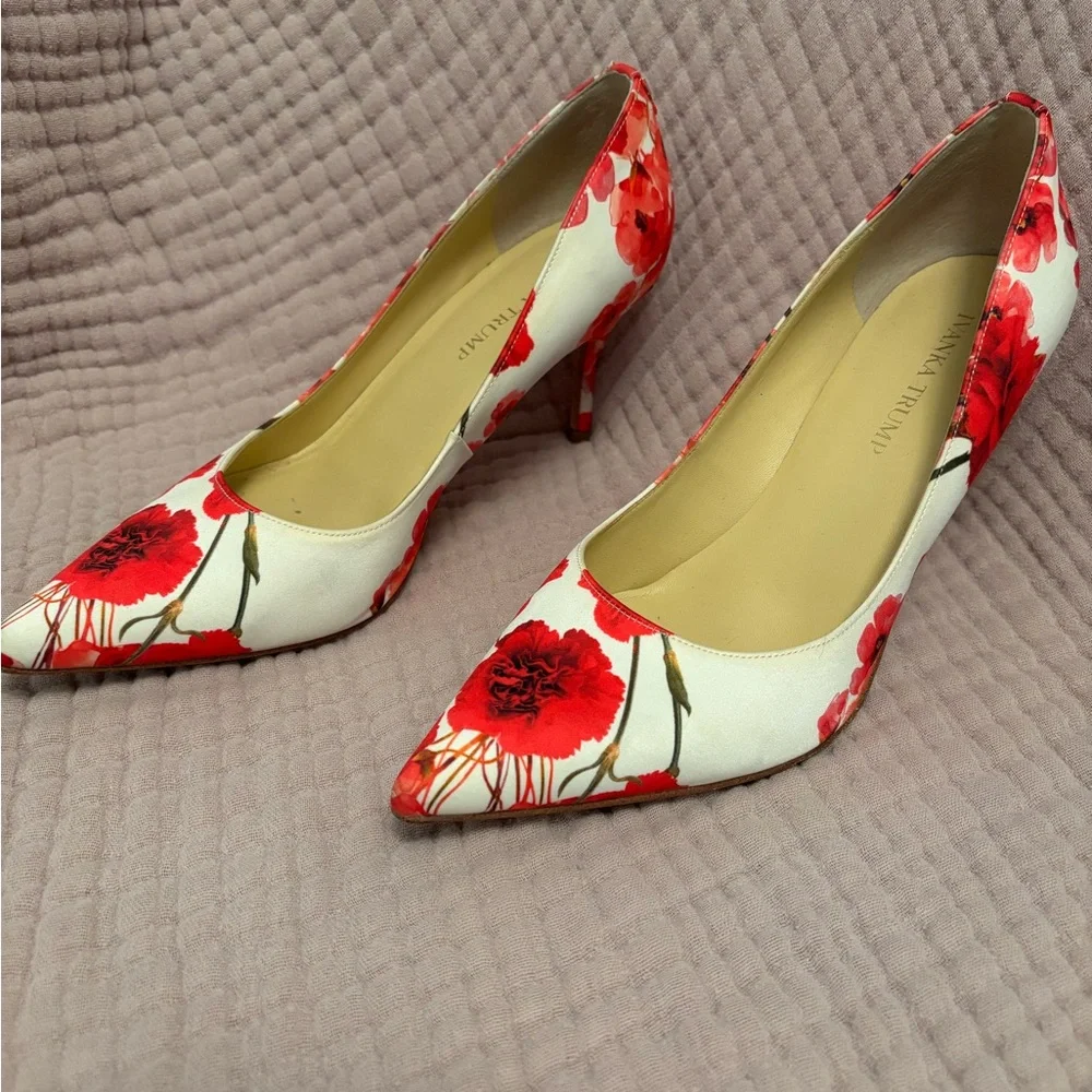 Ivanka Trump Red Floral Pointed Toe Heels Size 9 - Picture 4 of 9